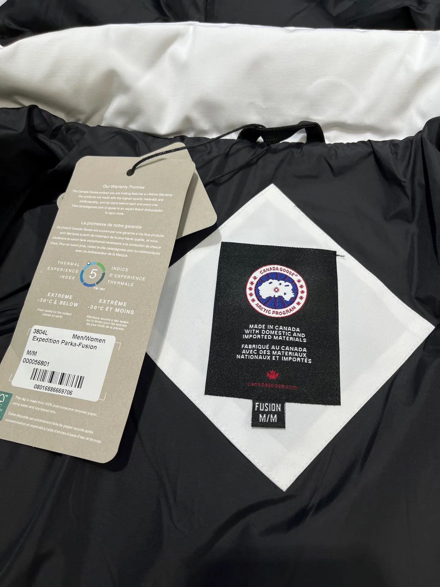 P860 Canada Goose Canada # Expedition04 Parker, a treasure of Canadian origin! Limited supply worldwide! Canada Goose Model 04 is a top-notch couple model, polar cold-proof outdoor series fur collar detachable hooded parka down jacket, the first Goose in 2024. I hope my partners like the top quality, and I hope everyone can evaluate it together! The most popular cool items of the Big Goose family in 2024 are online. The same popular product of Yi Yang Qianxi is said to be a joint limited edition Big Goose that cannot be bought in autumn and winter. If you dislike the sameness of the Big Goose in the past, then this model will definitely give you a different experience! This year's most powerful couple's collection for autumn and winter is online, a top-notch luxurious ready-to-wear style, paired with an outdoor warm down jacket with great style and charm! The most standard and classic items of the Daye family in the past two years are equipped with unique reflective stripes for embellishment, which further shows the high-end fashion performance effect. With the embellishment of hardware buckles, it has excellent performance effect. The upper body is clean, simple and elegant, even for urban leisure. It is suitable for various occasions. Designed with large pockets, this model has a large capacity and is equipped with reflective stripes, making it safer at night. It is suitable for various adventure activities. It is made of windproof and waterproof technical materials. The interior is filled with full white duck down, which is absolutely cold-proof and warm. It also has a stand-up collar design and fine fluff at the collar, with meticulous attention to detail! The charm of this model is also more spiritual, and the upper body has more temperament and specifications. It perfectly shows the ultra-high standard of fashionable performance of this model, integrating outdoor and life, and you can even create high-street wear! The most pinnacle limited-edition goose that we have presented so far, both in terms of design and detailed materials, it is completely outstanding. The grand and evergreen version design is matched with cool reflective elements. The overall appearance can be said to be quite high, and it has that kind of powerful outdoor performance! It combines high-end casual attributes with high-street style. It is high-grade, domineering, warm, and beautiful. The visibility of the upper body is quite strong, and the configuration of the owl element is highly brand-recognizable. It fully complements the overall brand performance and visual effects, and also has the high-end sense of fashion and fashionable performance. It is a must-buy product because it is the most awesome down brand on the planet and one of Canada's three national treasure brands. It is also a sentimental down luxury brand. In the field of polar cold-proof clothing, Goose has made an irreplaceable contribution... Size: xs s m l xl